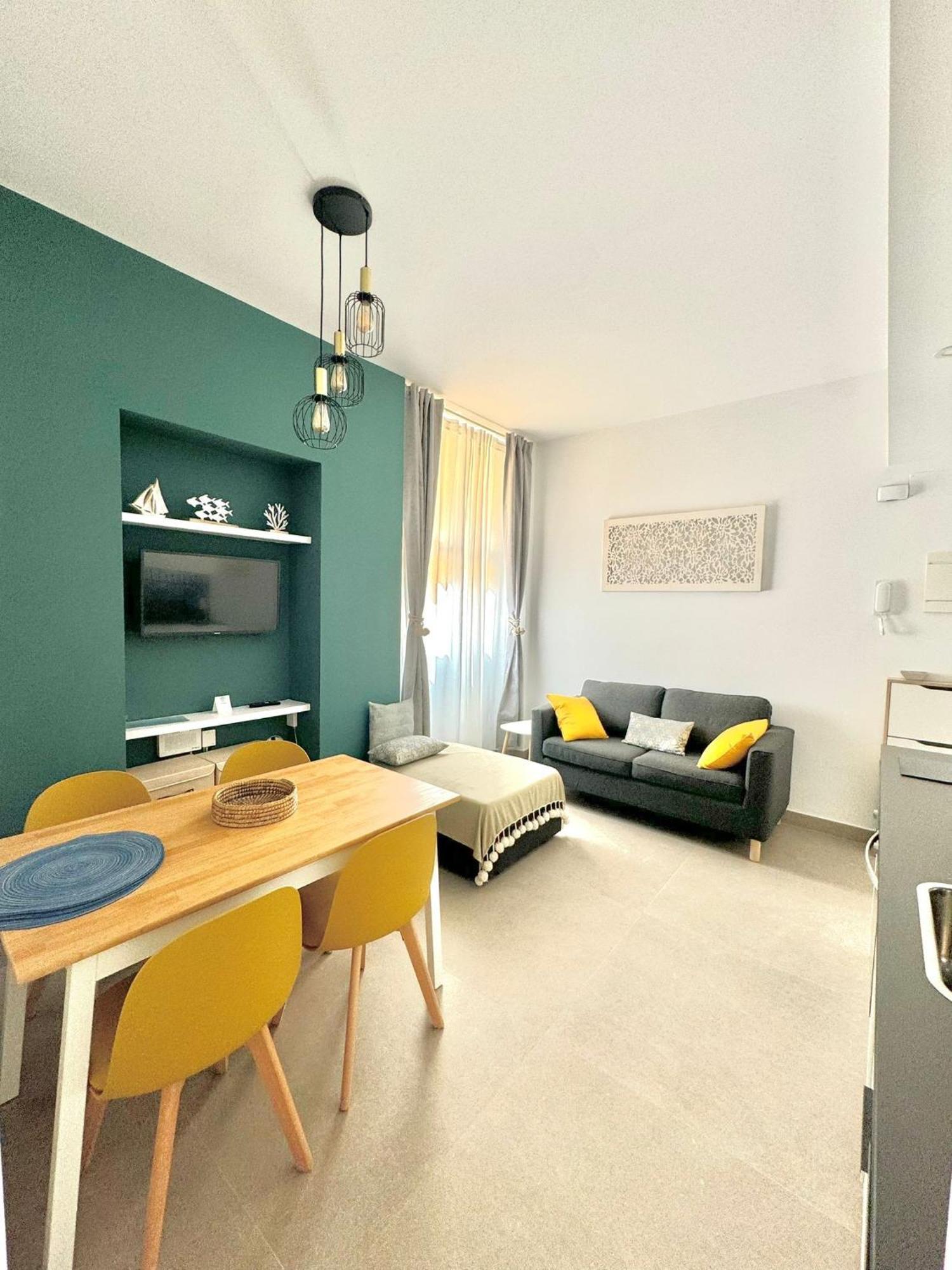 Suite Homes Alice Valentin مالقة المظهر الخارجي الصورة