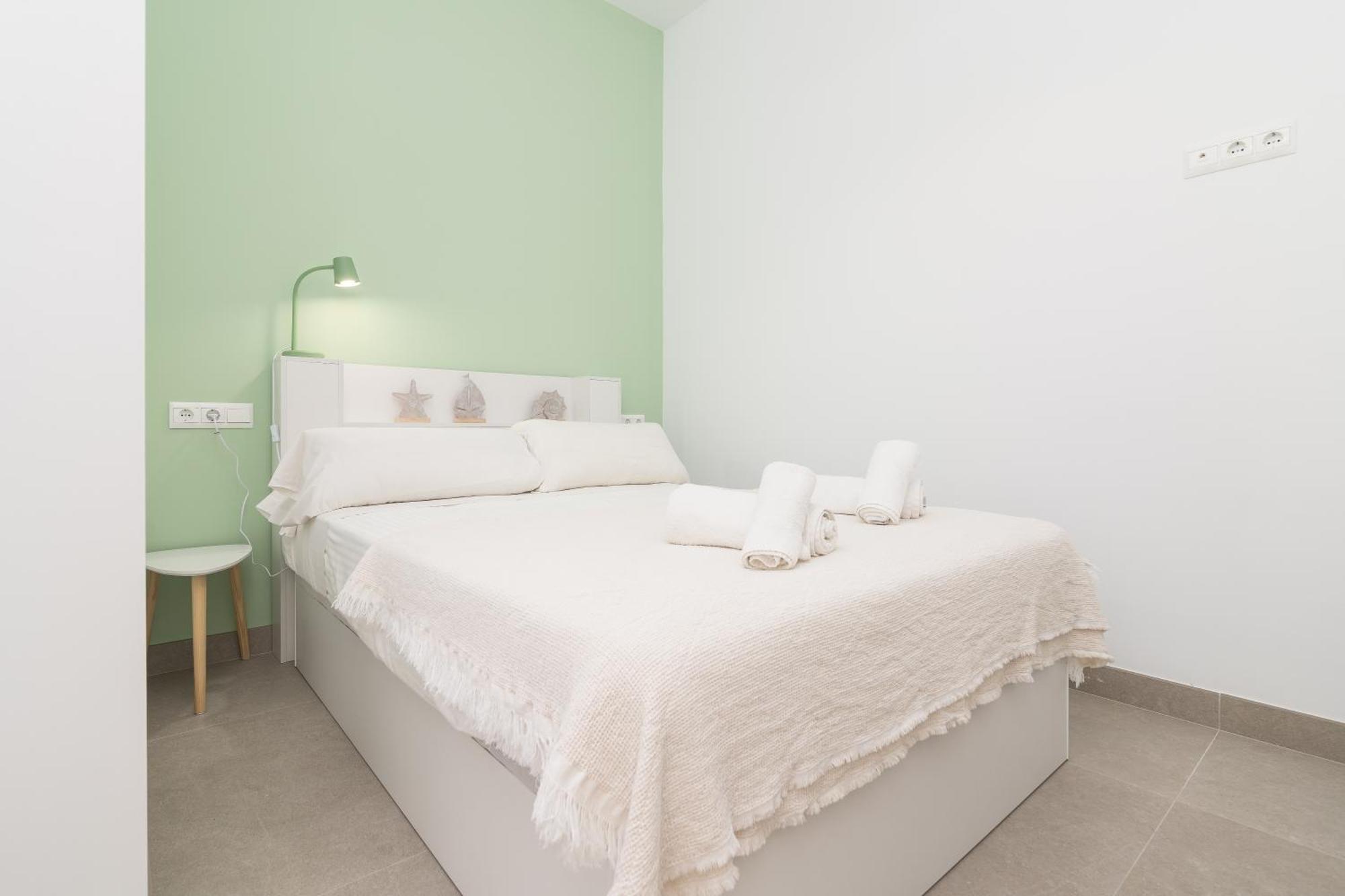 Suite Homes Alice Valentin مالقة المظهر الخارجي الصورة