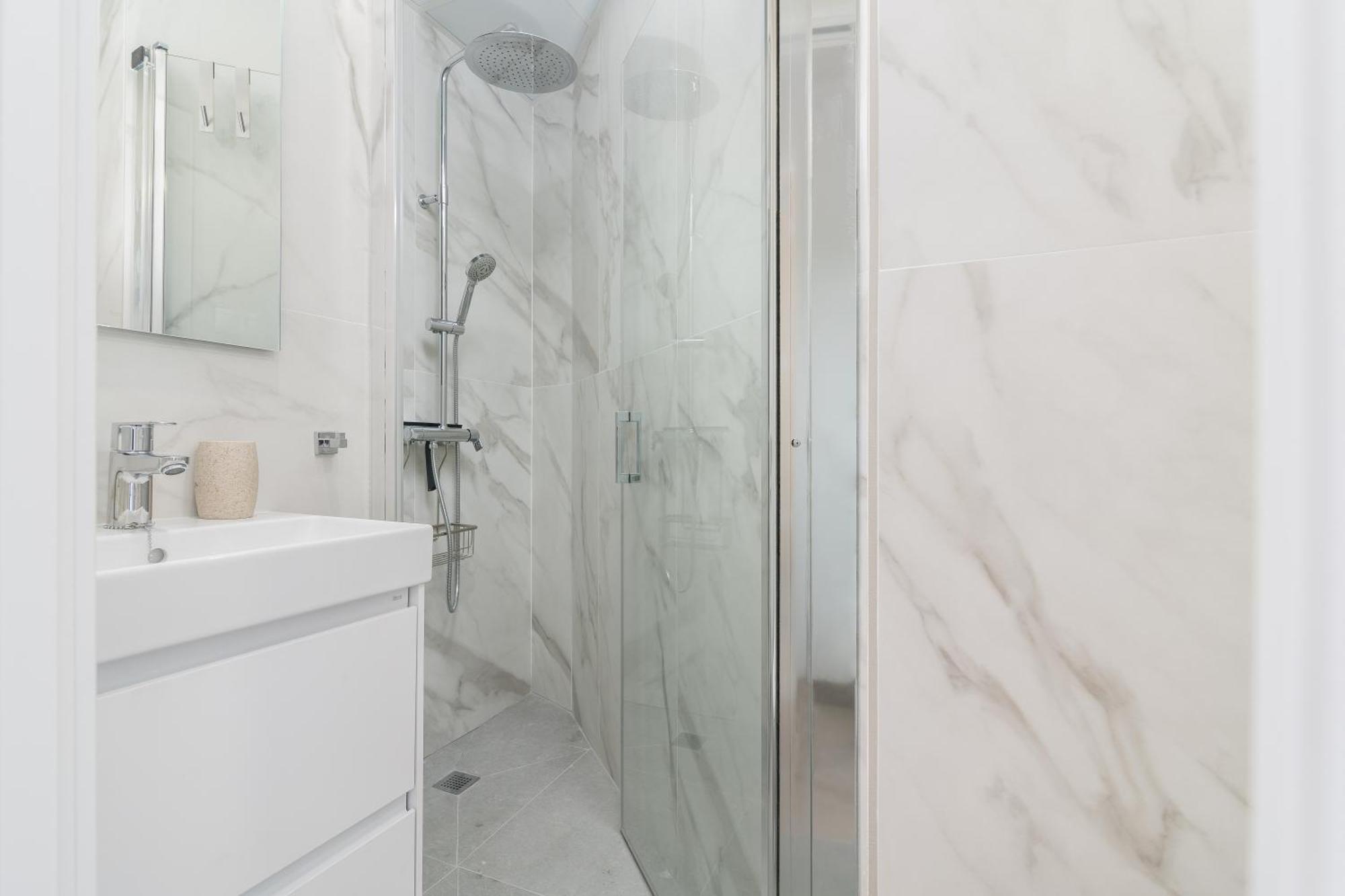 Suite Homes Alice Valentin مالقة المظهر الخارجي الصورة